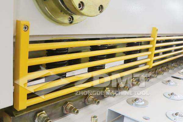 简略单纯式防护栅栏.jpg 简略单纯式防护栅栏.jpg