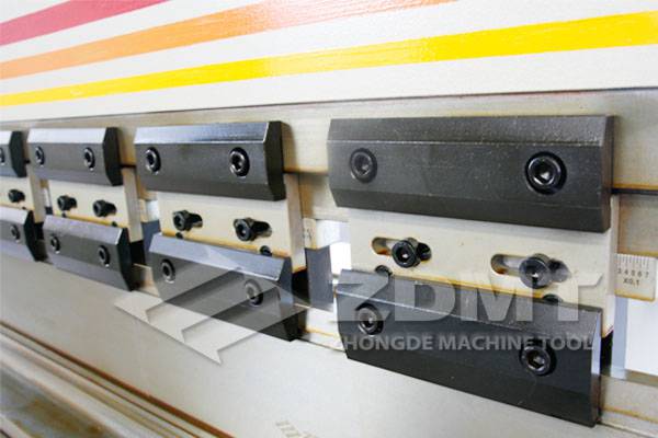 夹具.jpg 夹具.jpg