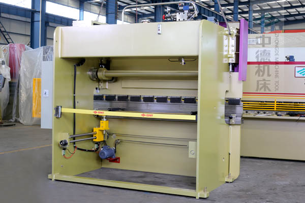 ZDP-4022机床反面.jpg ZDP-4022机床反面.jpg